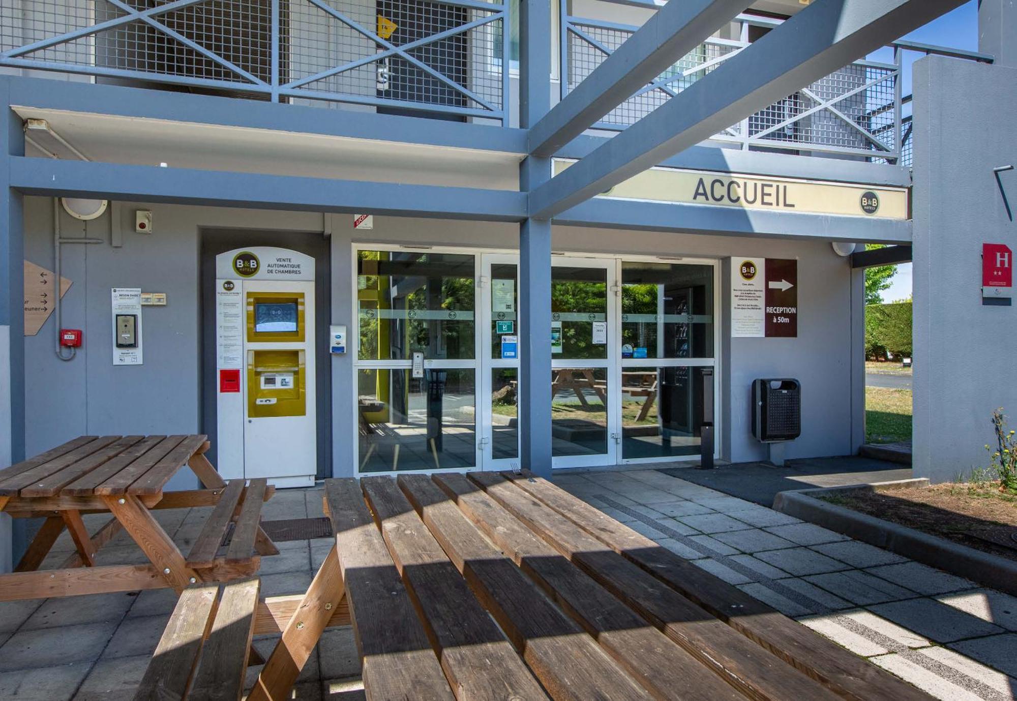 B&B HOTEL CHATEAUROUX Aéroport Déols Exterior foto